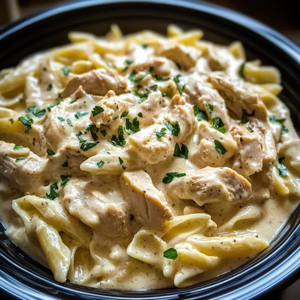 Creamy Slow Cooker Chicken Alfredo (Easy Family Comfort Meal)