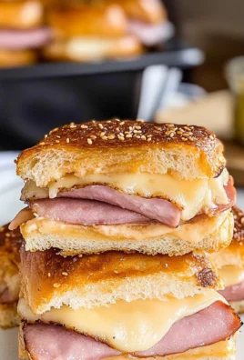 HAM AND CHEESE SLIDERS